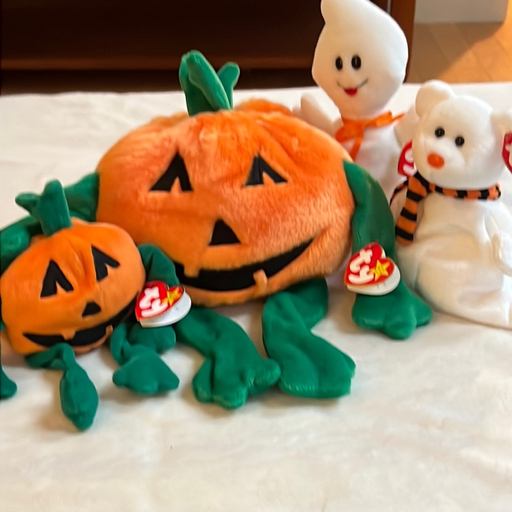 SET OF HALLOWEEN BEANIE BABIES